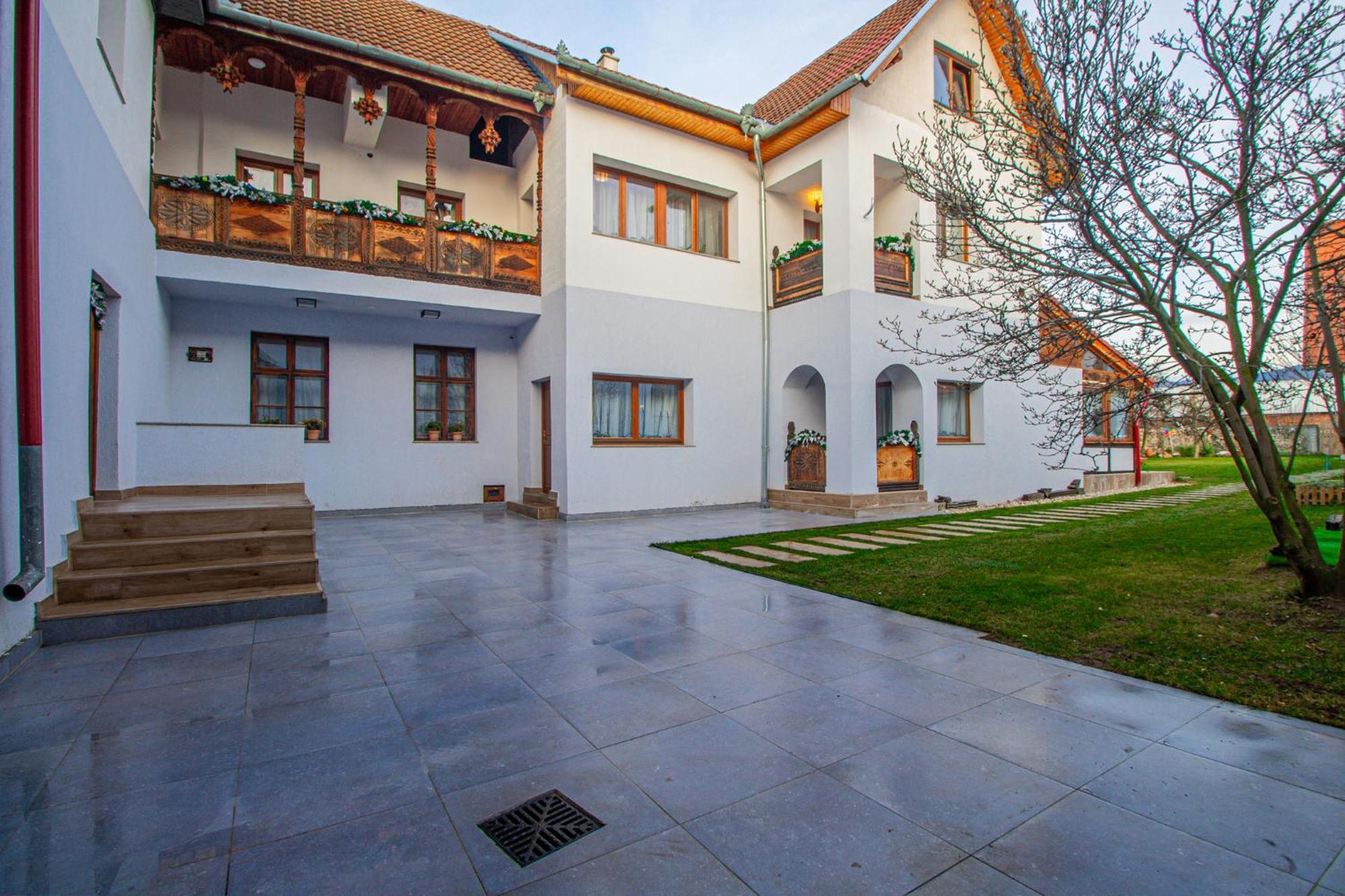 Runca-N Rai Hotel Cristian  Buitenkant foto